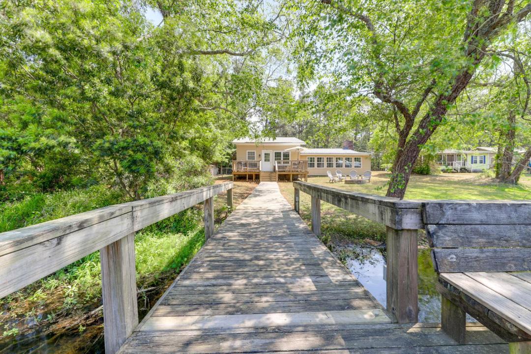 Manning House | Waterfront Lake Marion Home w/Dock: Fish & Boat!