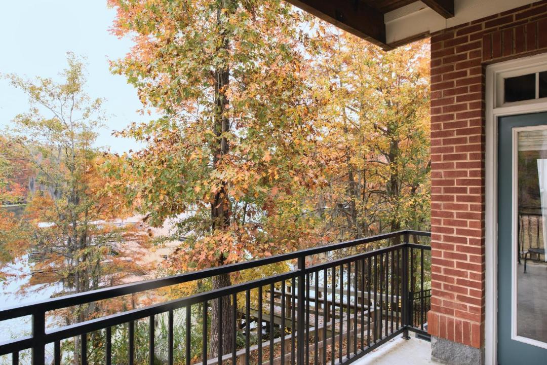 Santee House | Wyndham Lake Marion Nine 9BR Apartments