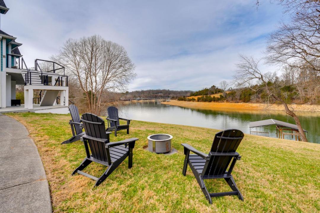 Piney Flats House | Boone Lake Getaway 6 Mi to Bristol Speedway!