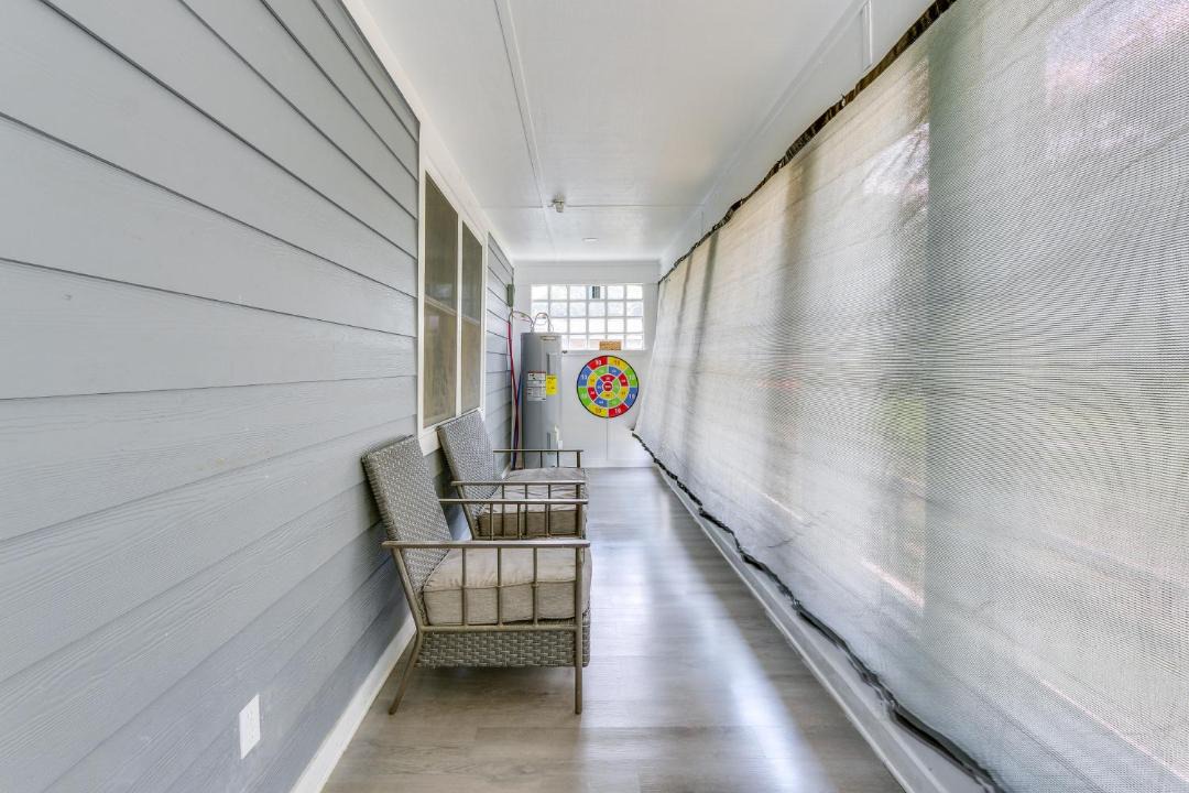 Northwest Quadrant House | Beachy Home in Heart of Beaufort w/Pool Access
