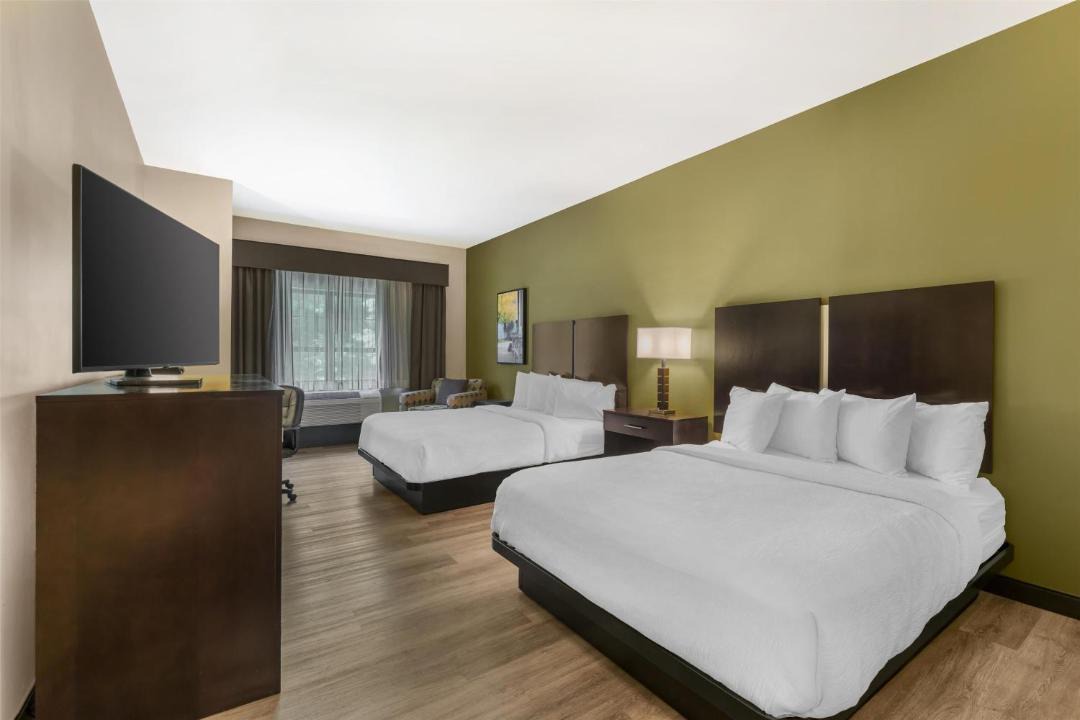 Steubenville Hotel | Best Western Plus Franciscan Square Inn & Suites Steubenville