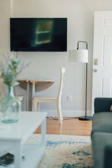 Bristol Apartment | Cozy Farmhouse Apartment in Bristol 2 bed 1 bath