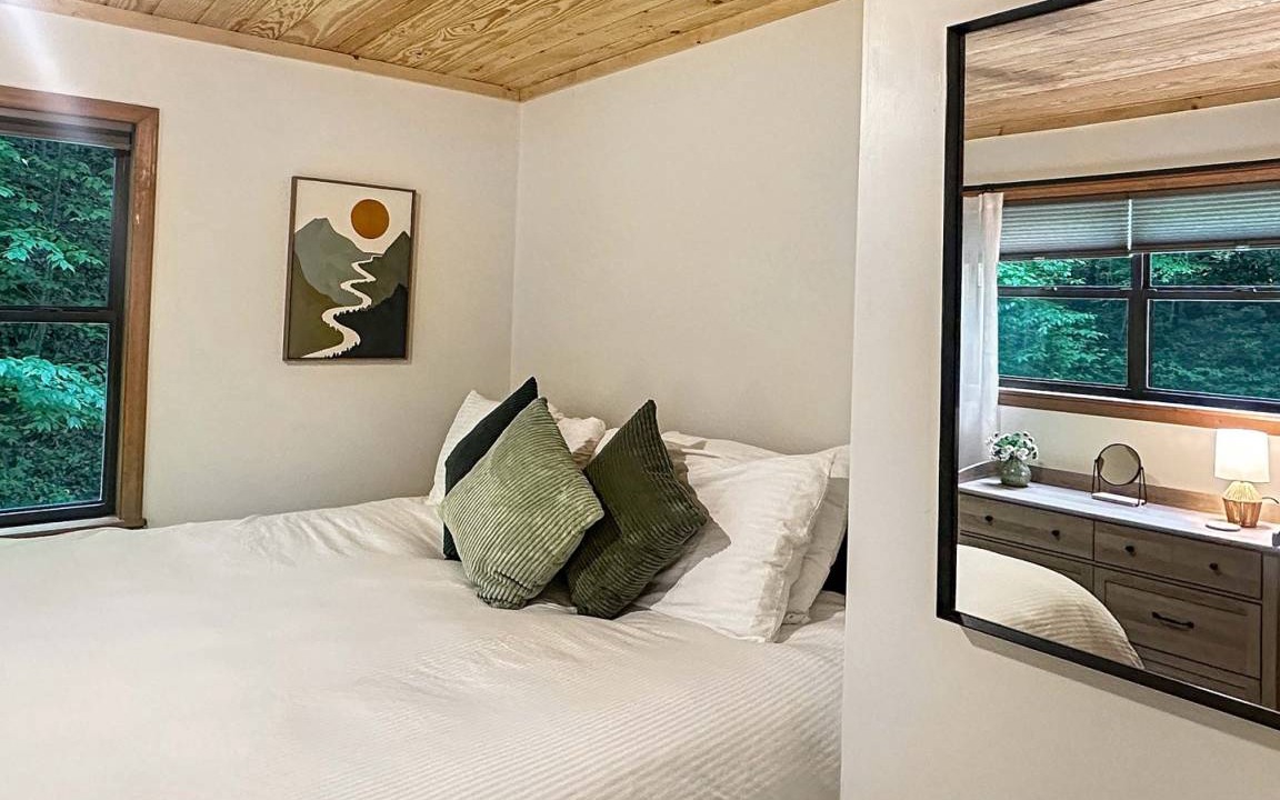 Photo of Bedroom in Robbinsville