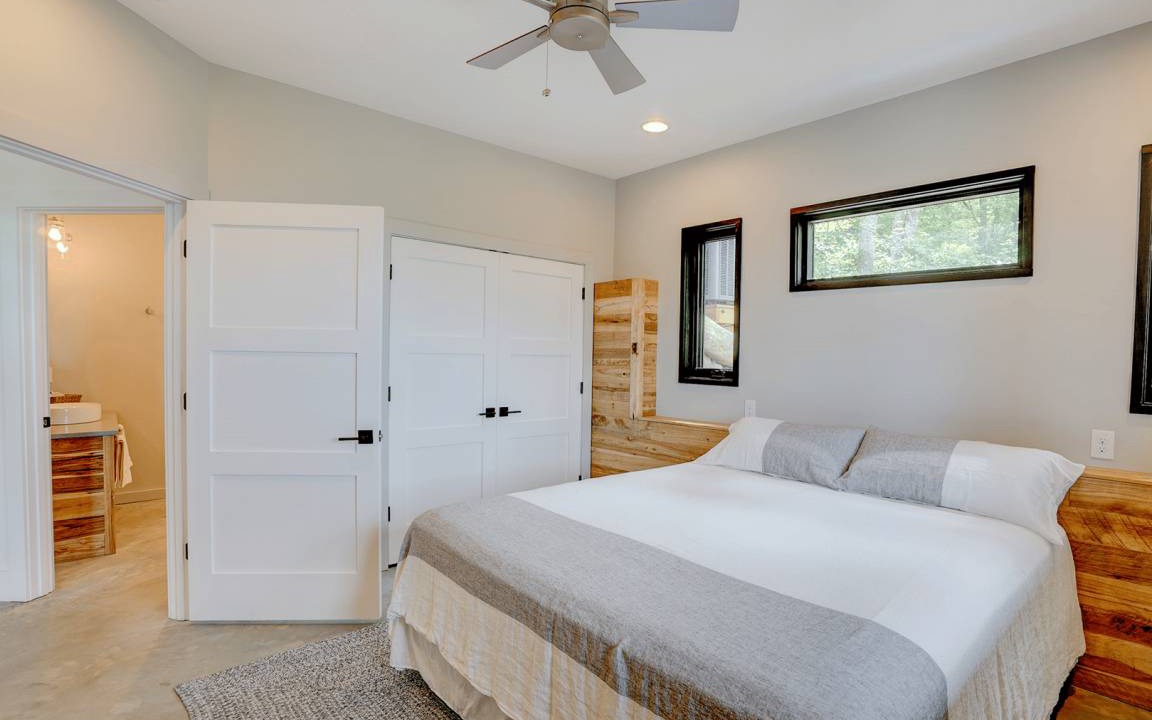 Photo of Bedroom in Bryson City