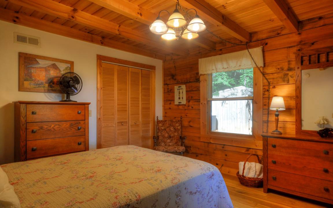 Photo of Bedroom in Bryson City