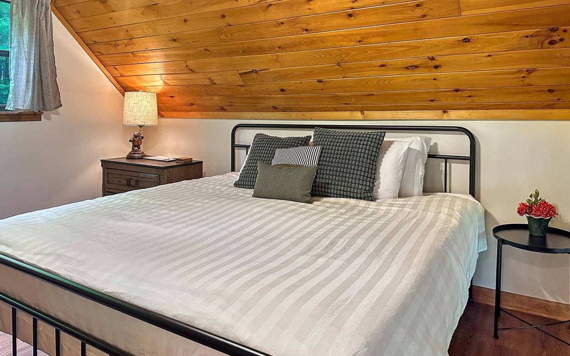 Photo of Bedroom in Robbinsville