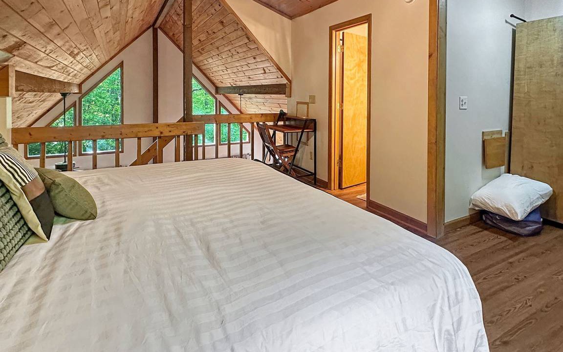Photo of Bedroom in Robbinsville