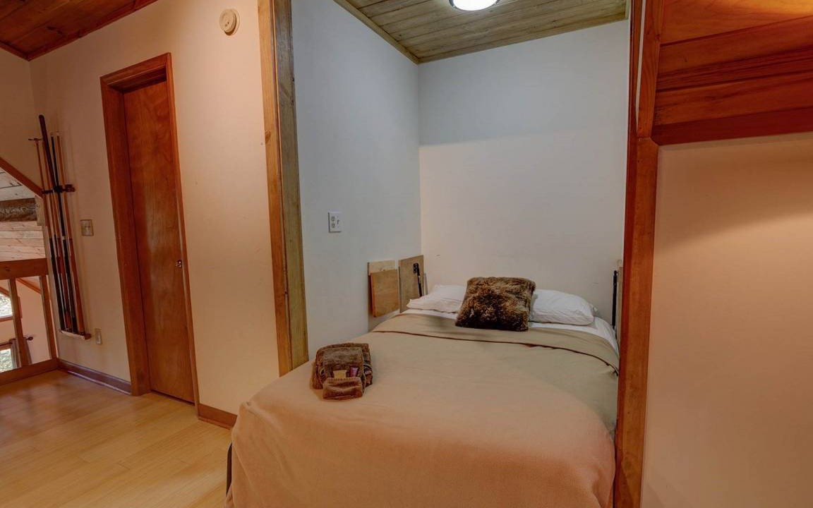 Photo of Bedroom in Robbinsville