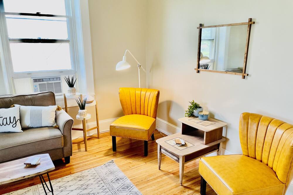 Photo of Livingroom in Charles Town