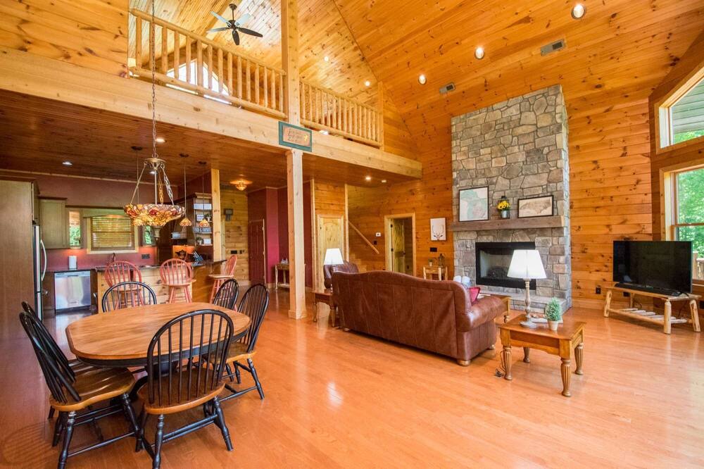 Photo of Livingroom in Clearwater Creek