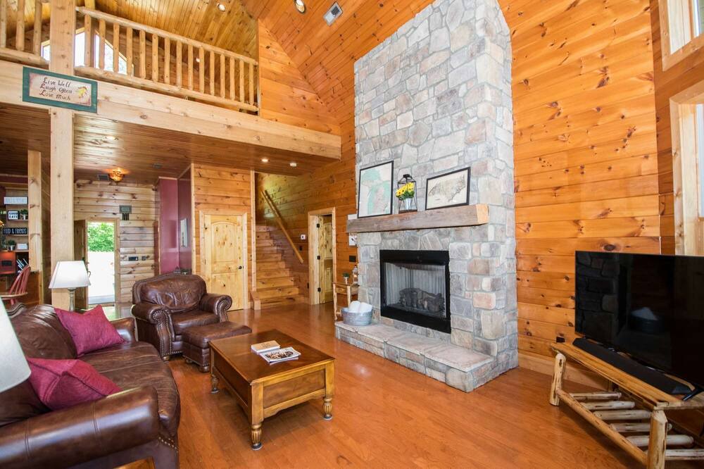 Photo of Livingroom in Clearwater Creek