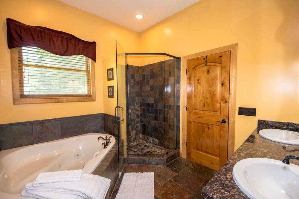 Photo of Bathroom in Clearwater Creek