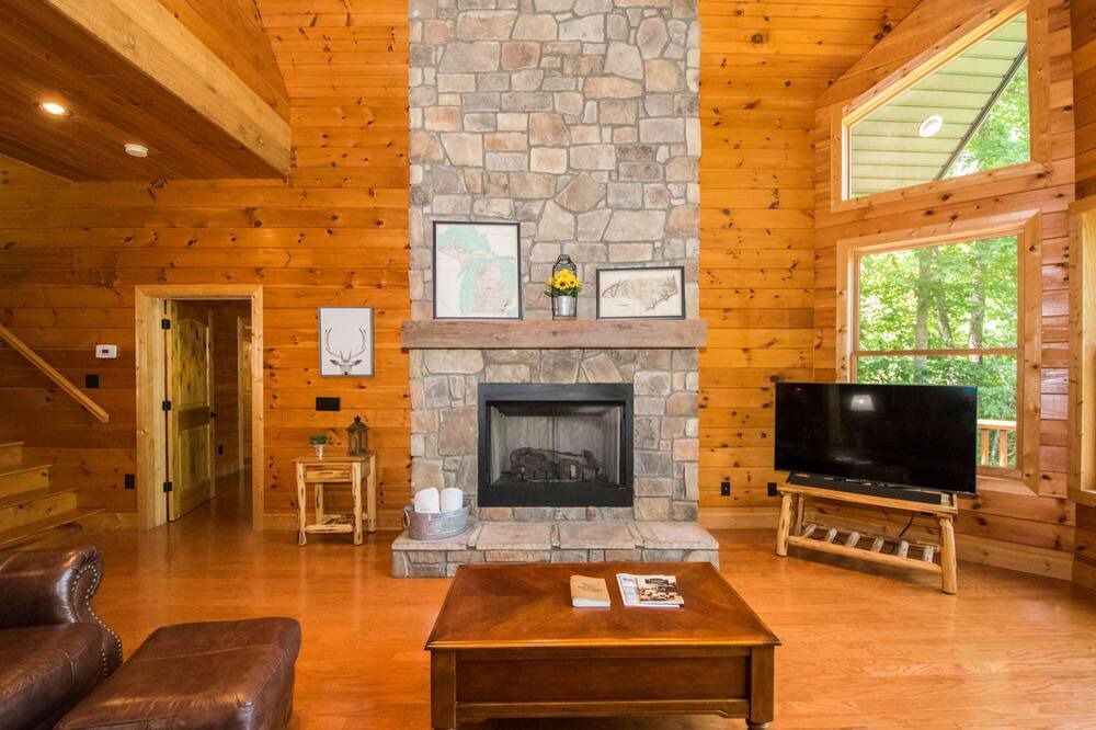 Photo of Livingroom in Clearwater Creek