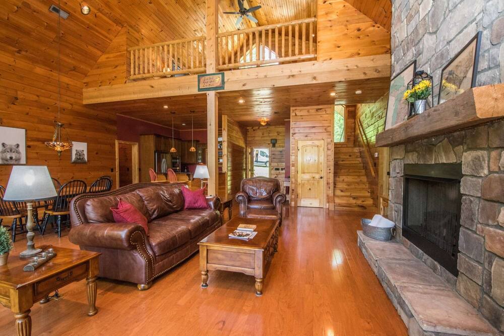 Photo of Livingroom in Clearwater Creek
