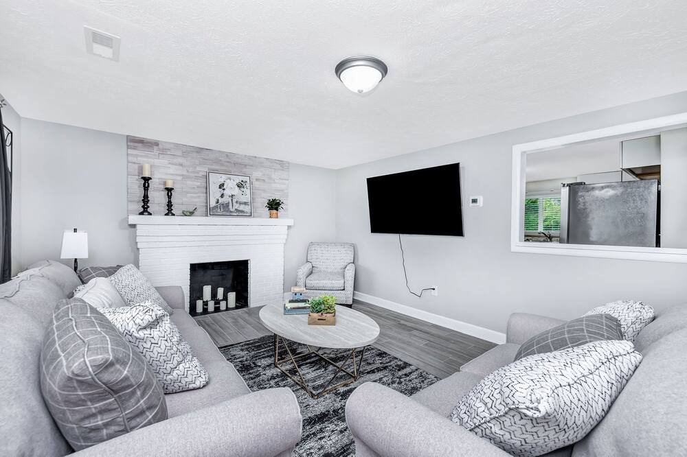 Photo of Livingroom in Mason