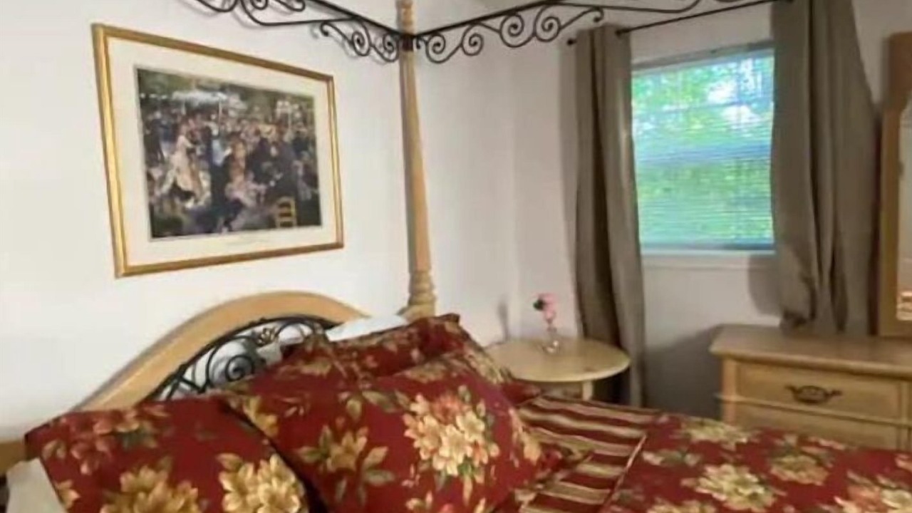 Photo of Livingroom in Muddy Pond