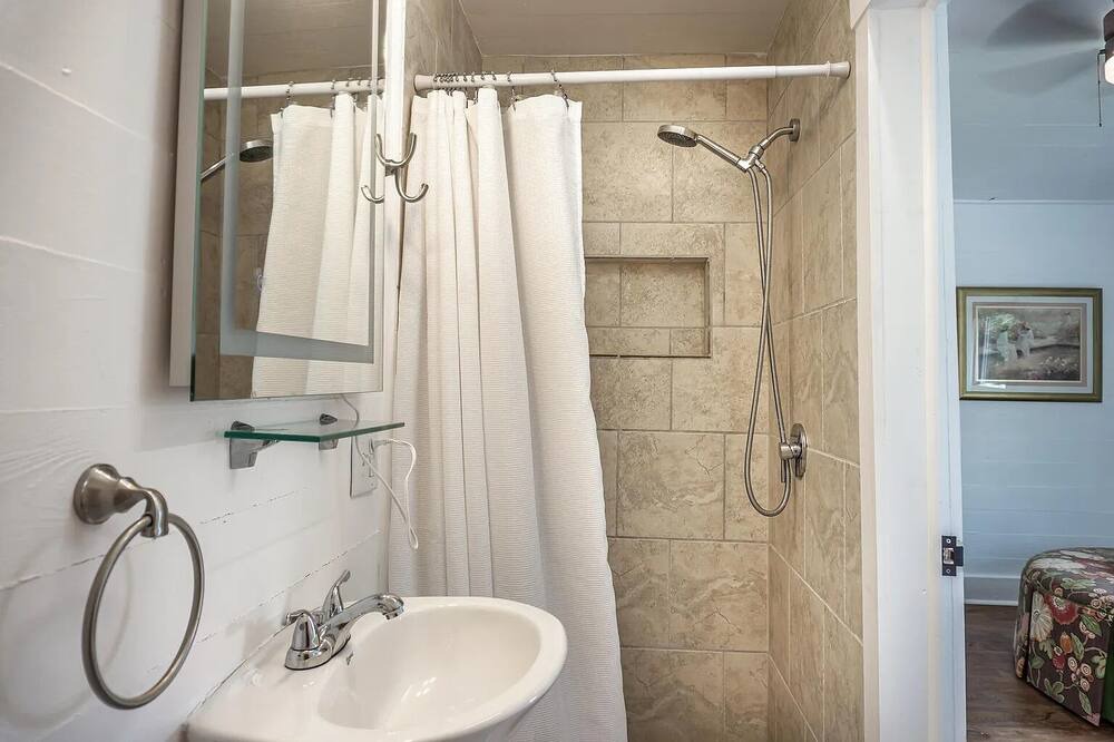 Photo of Bathroom in Greeneville