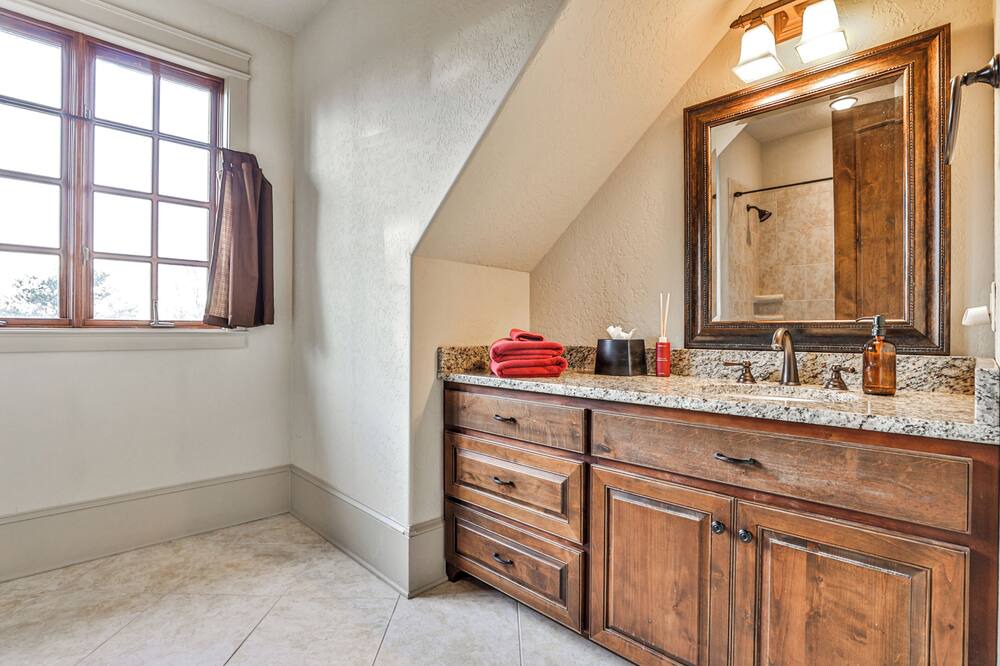 Photo of Bathroom in Toccoa