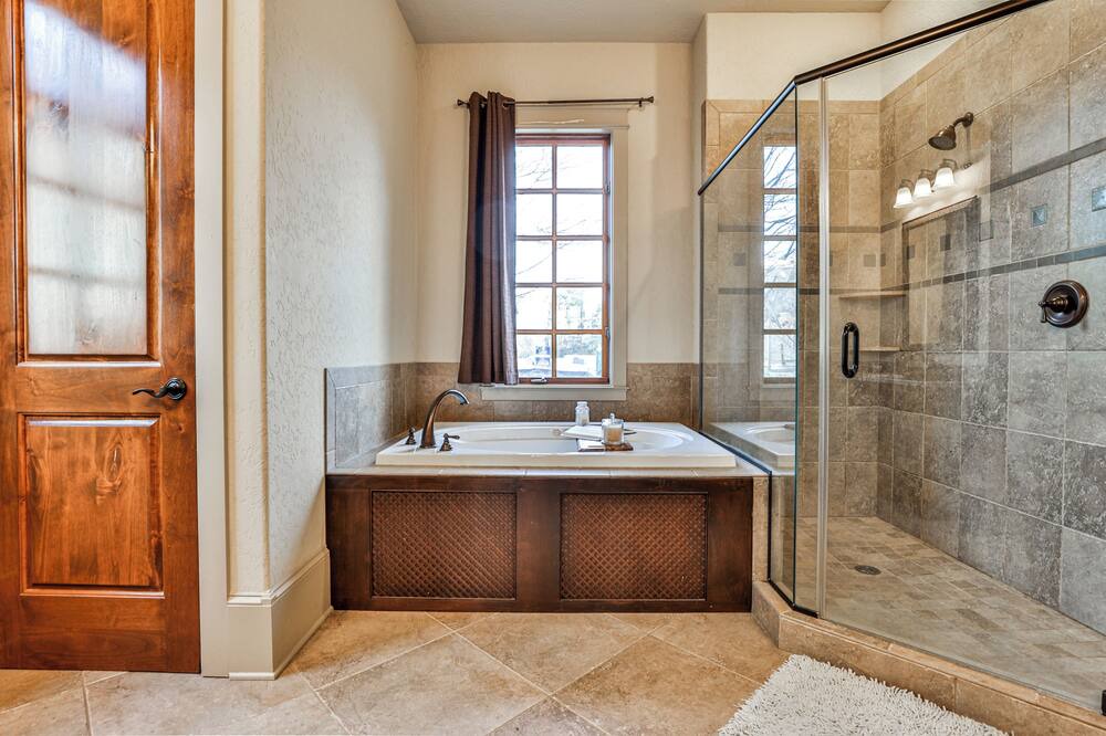 Photo of Bathroom in Toccoa