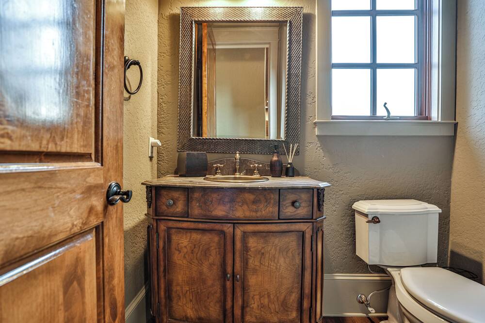 Photo of Bathroom in Toccoa