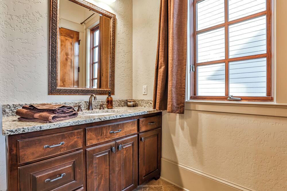 Photo of Bathroom in Toccoa