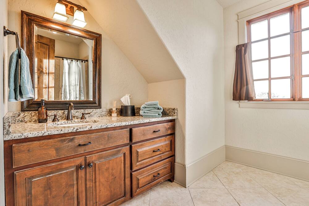 Photo of Bathroom in Toccoa