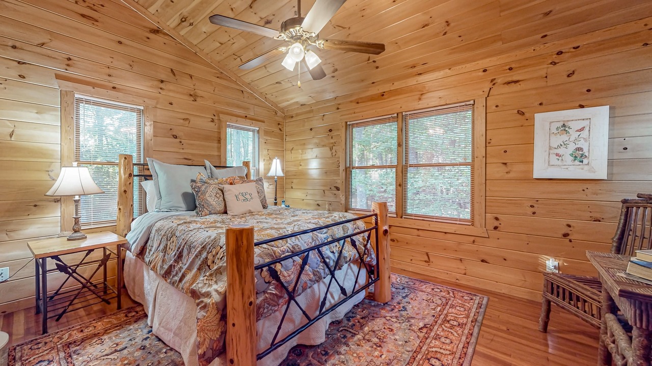 Photo of Livingroom in Cherry Log