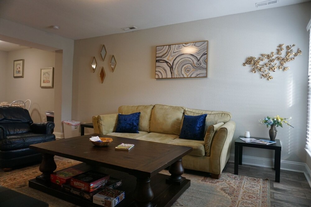 Photo of Bedroom in Villa Heights