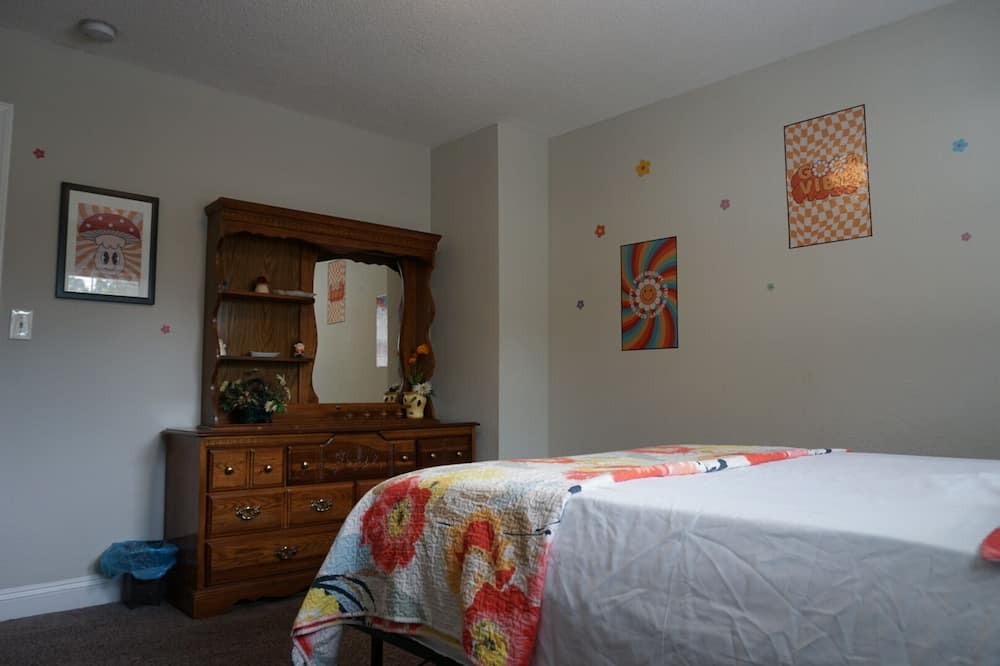 Photo of Bedroom in Villa Heights