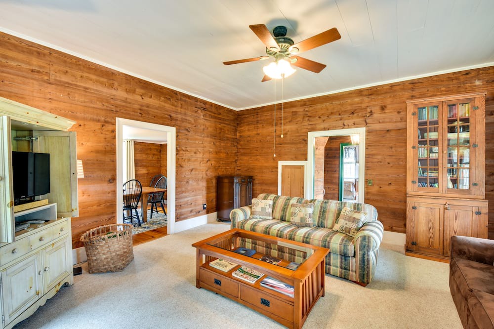 Photo of Livingroom in Mountain Rest