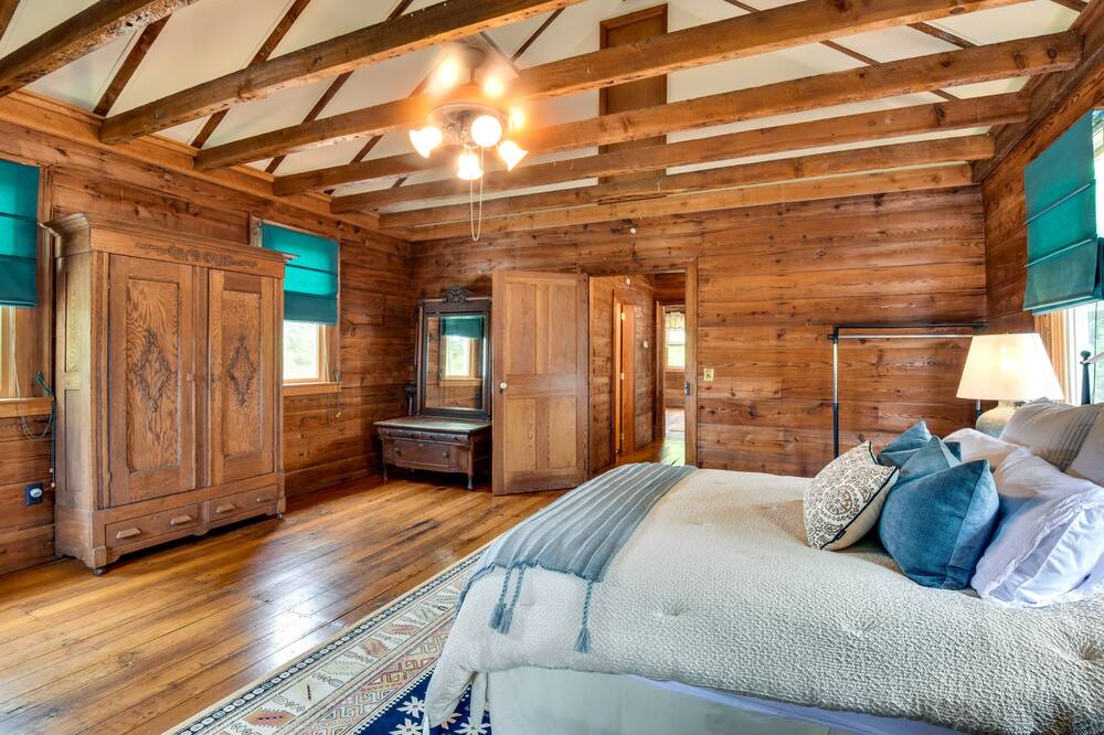 Photo of Bedroom in Mountain Rest