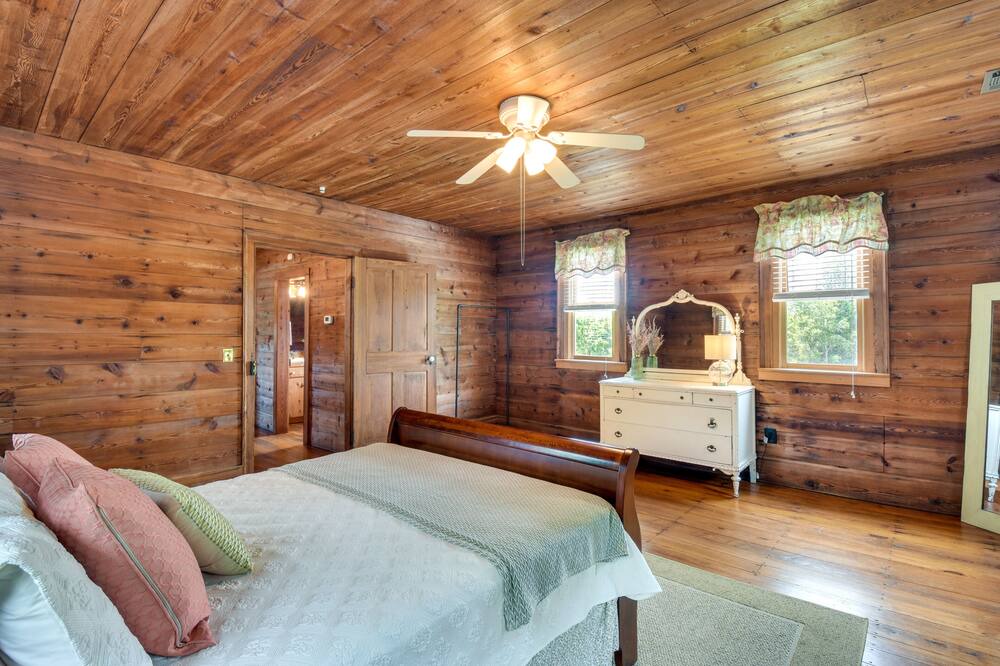 Photo of Bedroom in Mountain Rest