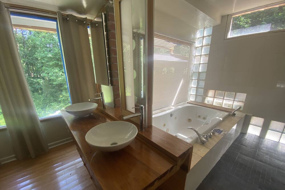 Photo of Bathroom in Northlake