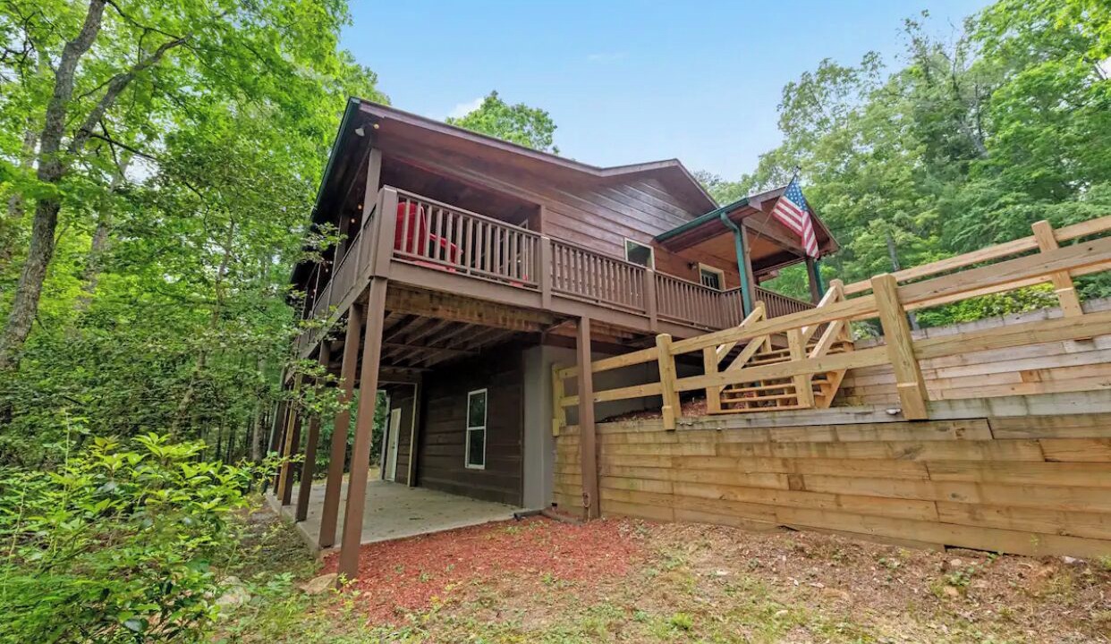 Photo of Outdoor in Cherry Log