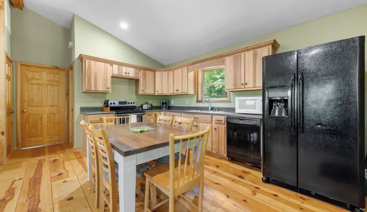 Photo of Kitchen in Cherry Log