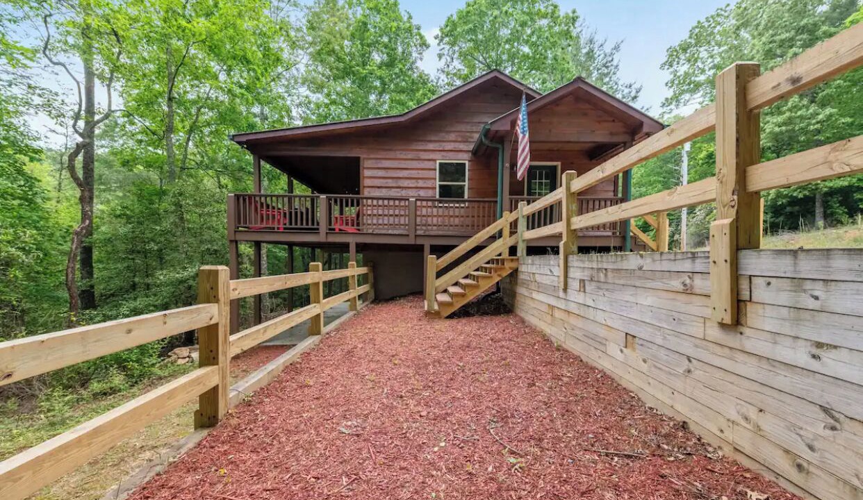 Photo of Outdoor in Cherry Log