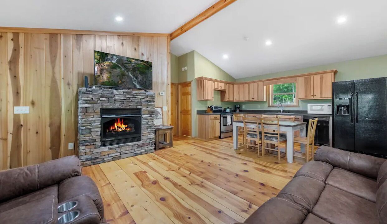 Photo of Livingroom in Cherry Log