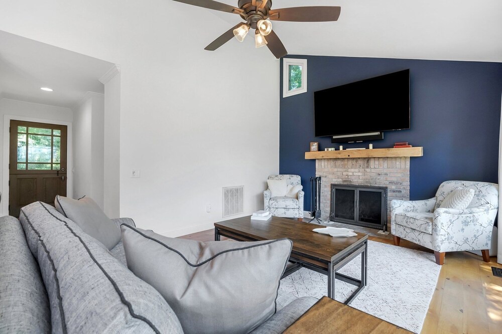Photo of Livingroom in Cleveland