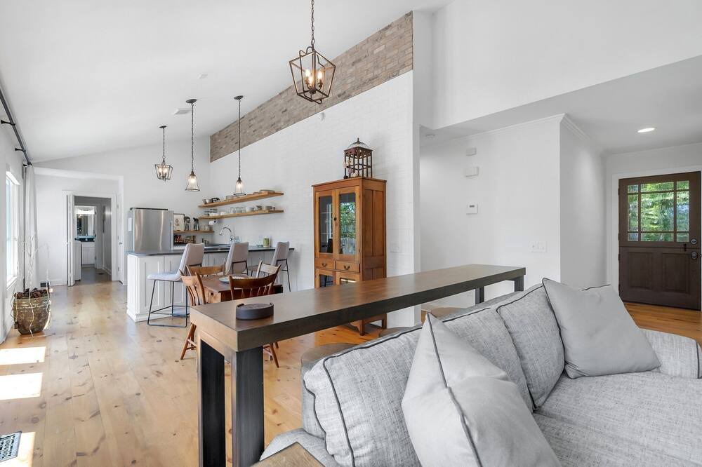 Photo of Livingroom in Cleveland
