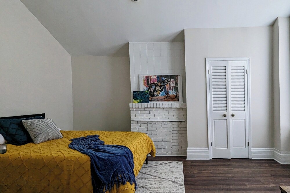 Photo of Bedroom in Uptown