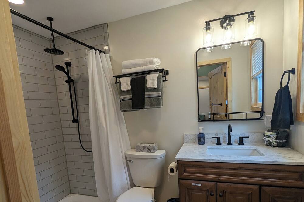 Photo of Bathroom in Colonial Heights