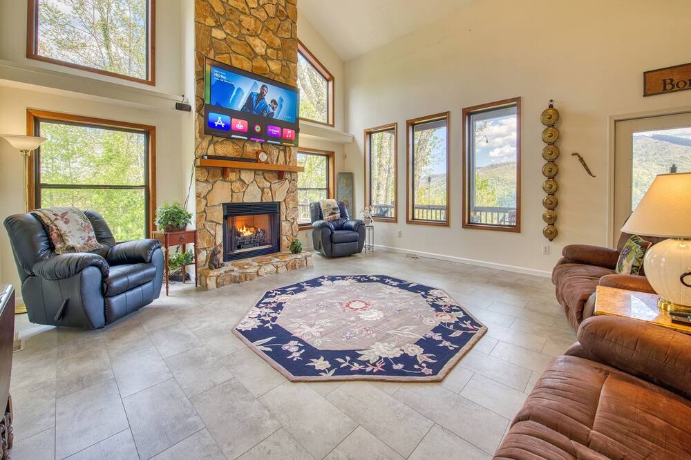 Photo of Livingroom in Maggie Valley