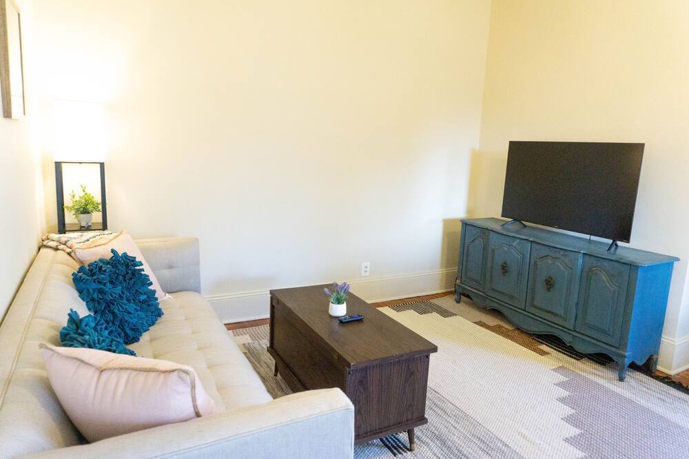 Photo of Livingroom in Charles Town