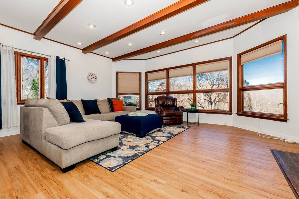 Photo of Livingroom in Knoxville