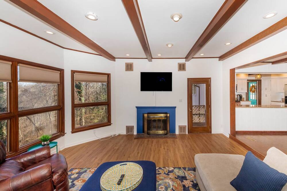 Photo of Livingroom in Knoxville
