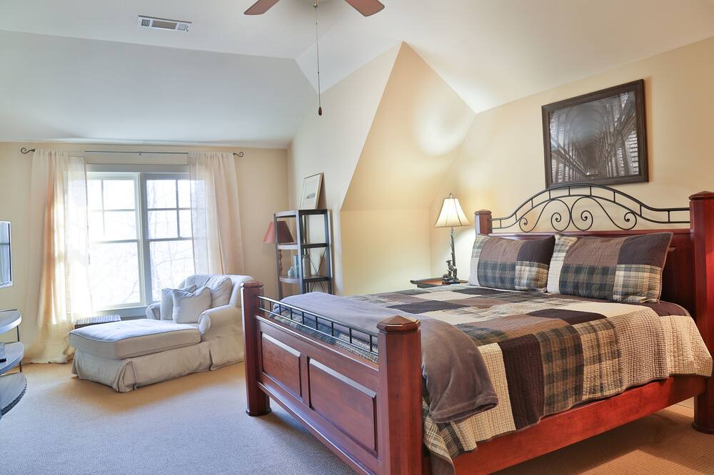 Photo of Bedroom in Big Canoe