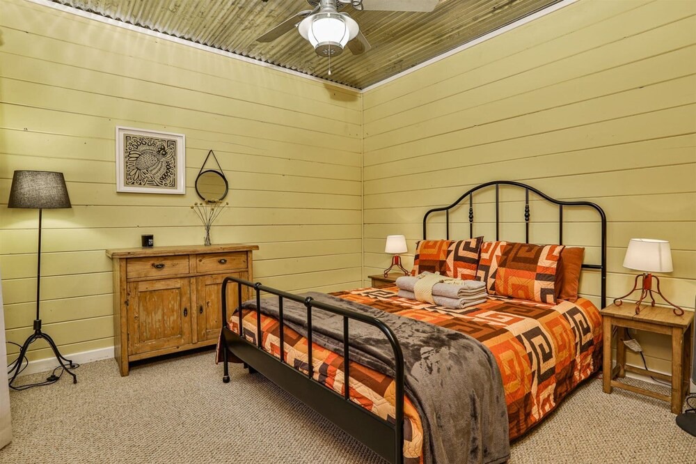 Photo of Bedroom in Raccoon Ridge