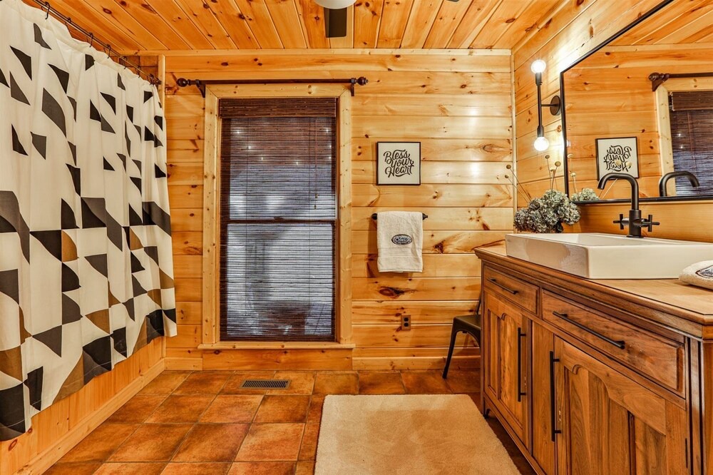Photo of Bathroom in Raccoon Ridge