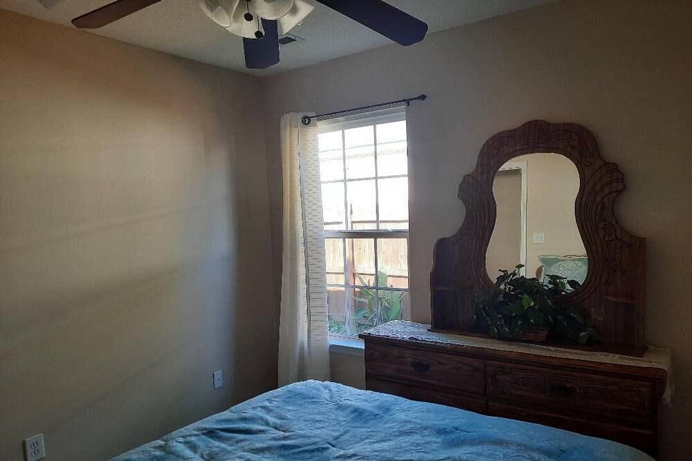 Photo of Bedroom in Apex
