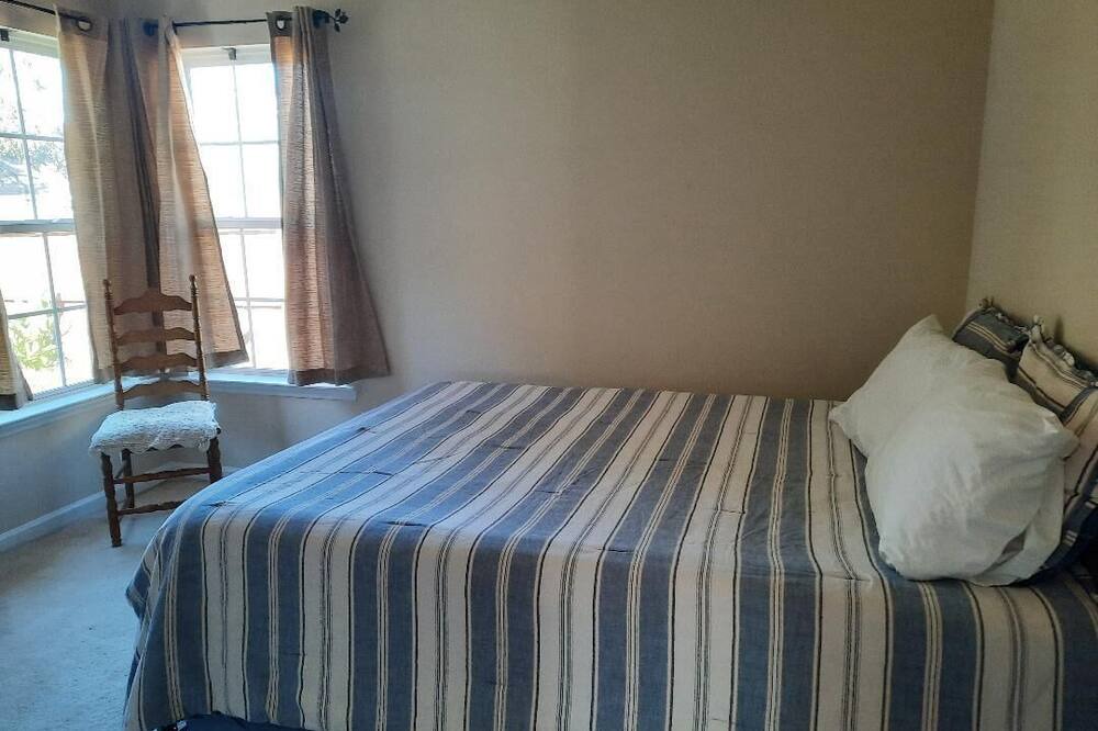 Photo of Bedroom in Apex